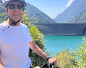 Brian Grazer Instagram - Loving our biking/hiking🚴‍♂️ trip around Lake Garda! Discovered one of my new favorite places to stay, @villafeltrinelli Built in 1892, was once a private residence with rich history…now a hotel…the rooms, the charming and elegant staff (Sigrid, Sabrina, Antonio…) and amazing food wine 🍷 This is not an influencer post lol, I just was really moved by this special place and wanted to share with you guys. We’ve met so many great people, including Lorenzo who helped us navigate the mountain treks
@duvine