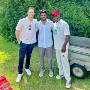 Brian Lara Instagram - Surely in some Great company !!

📸 @greetingsravi