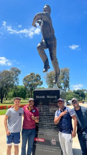 Brian Lara Instagram - Trinis and the one @carlhooperofficial paying respect to the late great @shanewarne23 @shanewarnelegacy @mcg 
Still #heartbroken 💔