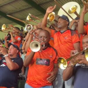 Brian Lara Instagram - St. George's Park's vibe approved by @brianlaraofficial himself 🎷🧡

#SEC #SunrisersEasternCape #SECvJSK #SA20 #PlayWithFire