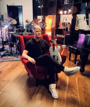 Brian Tyler Instagram - LA Times interview / photo shoot at my studio yesterday! Article coming soon! 🎸🎶 #latimes #fendertelecaster