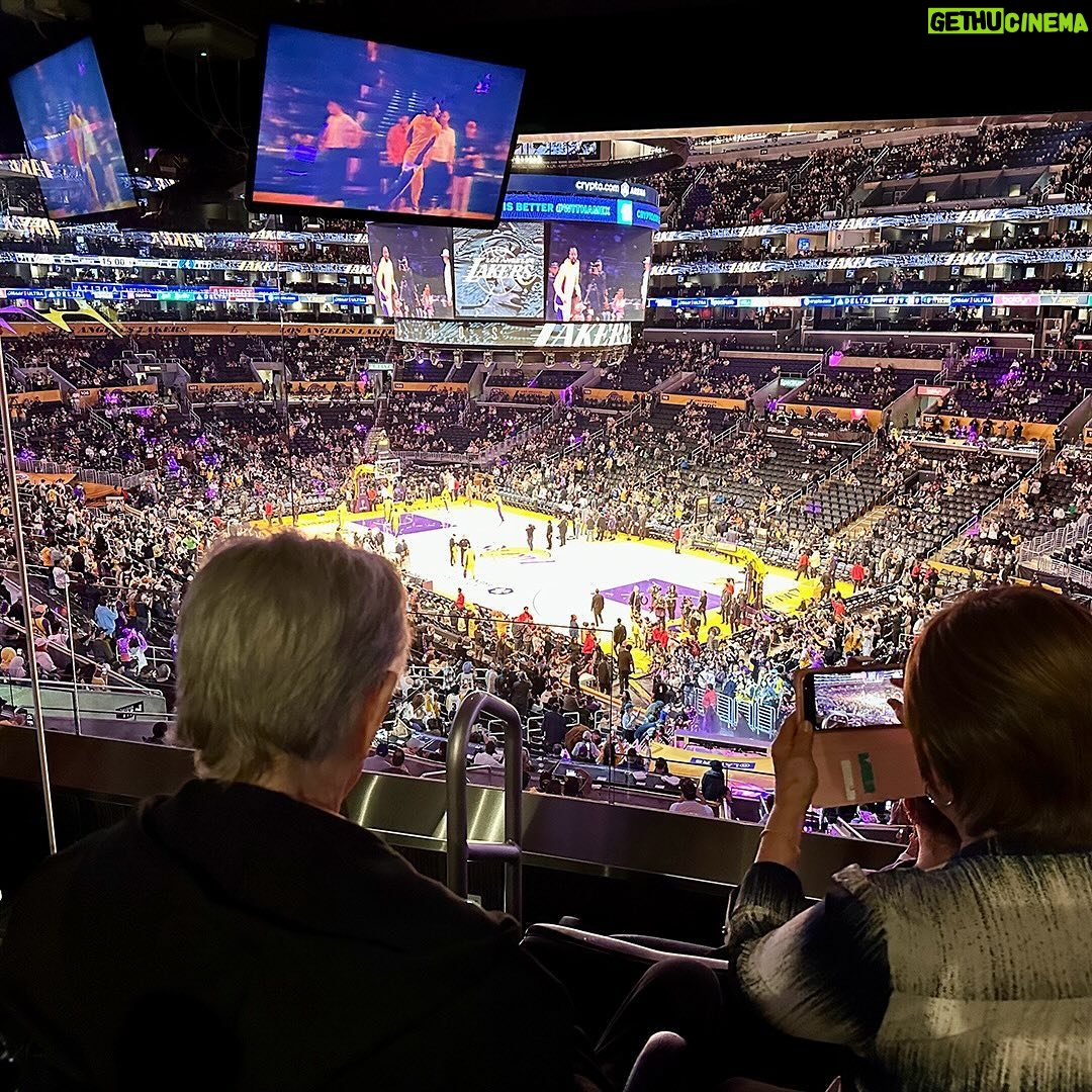 Brian Wilson - 11.6K Likes - Brian, family & friends at the Los Angeles Lakers game last night. Lakers lost but a fun time for all!
@lakers
@brent310
@viviennebellesievers
#family
#friends