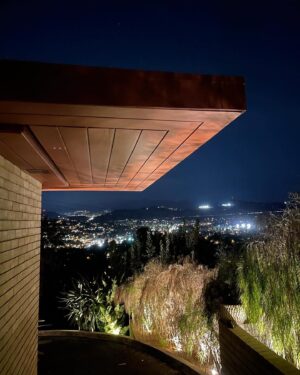 Briana Lane Instagram - One new thing that has lit me up this year is learning more about LA architecture. I was lucky enough to visit and experience some truly incredible homes this year and thought I’d share my top picks from 2022 🌟 If you want to learn more about our great city and contribute to the preservation of historical buildings and the like, head over to @laconservancy and become a member! It’s easy and you get fun perks like discounts on tours and screenings in historic theaters around LA. 

Architects 🤍 Ray Kappe, Frank Lloyd Wright Jr, John Galbraith, Harry B Aarens, W Earl Wear, RM Schindler