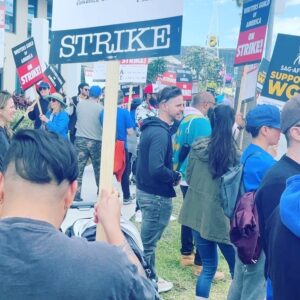Brit MacRae Instagram - They just want 2% from the 1%!!! DO THE WRITE THING!!!! #wgastrong 🎥✊