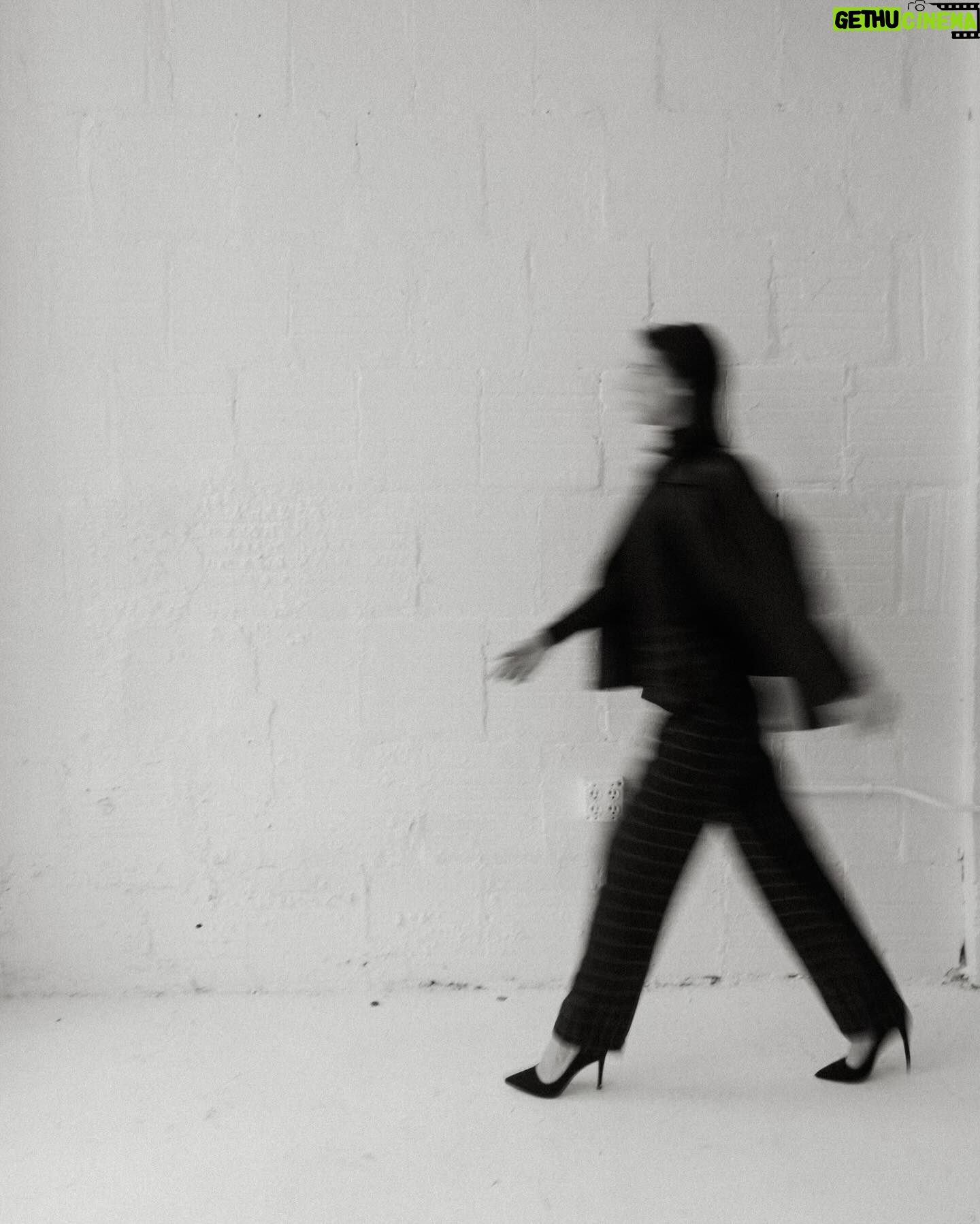 Brit MacRae - 3 Likes - Stroll and scroll