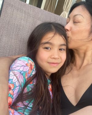 Brittany Ishibashi Instagram - Dear mom, 

You briten my heart every day 

Love you 

These kiddos. Some days are hard but it’s so worth it. ❤️