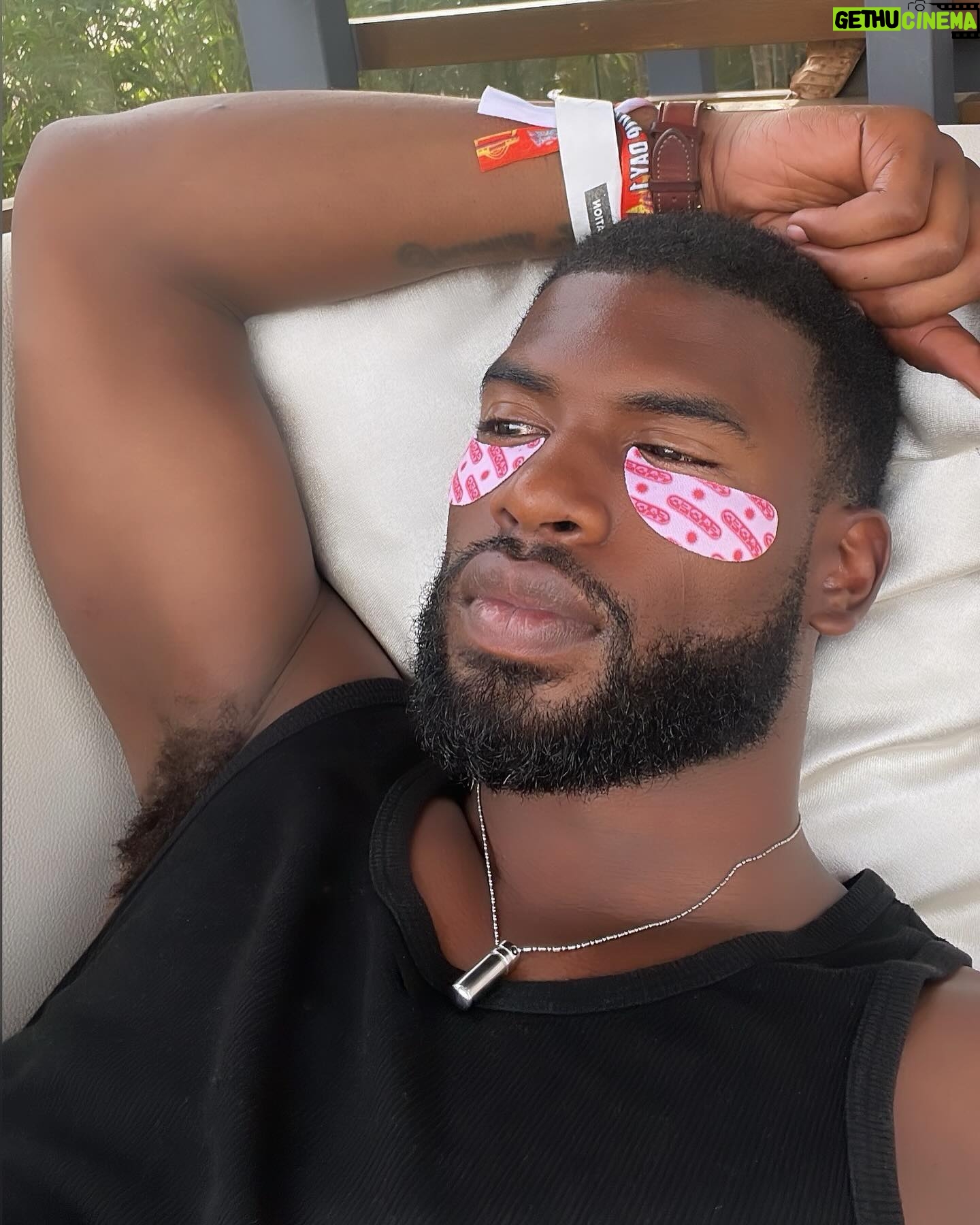 Broderick Hunter - 12.8K Likes - Eyes up 🇬🇭🫶🏿
Thnx to @topicals