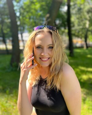 Broňa Kováčiková Instagram - Vitajte v rodine nekonečna!💚

Bez obáv z vysokých účtov si spokojne surfovať po nete alebo si len tak volať s blízkymi dlho, predlho...to je pohoda! Nekonečná pohoda! Zažite aj vy slobodu bez obmedzení a bez viazanosti. So SLOBODA DÁTA od @stvorka máš nekonečné dáta za 4€ na prvých 30 dní. Kto aj volá a dátuje, má na prvý mesiac SLOBODU NEKONEČNO  tiež za 4€. Je to tak easyyyyy👌

Všetko vybavíš pár kliknutiami v e-shope🫶

#stvorka #dátovýoperátor #nekonecnedata