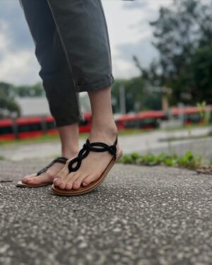 Broňa Kováčiková Instagram - @deichmann.sk môj milovaný ma na leto pripravil. Rozhodla som sa pre tieto pohodlné žabko-šlapky, ktoré sú naozaj krásne, pohodlné a viem ich všakovako kombinovať. Určite choďte pozrieť a pripravte sa na leto. Máte momentálne vybrané modely so zľavou💚#deichmann #obuv #slapkynaleto
