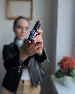 Broňa Kováčiková Instagram - 💙SÚŤAŽ💙 s @renovality_sk 

O Reno lips - olej na pery. 
Podmienky: Stačí dať follow @renovality_sk a @autentickabrona 

Like na príspevok a do komentára napísať komu by si chcel/a Renolips darovať, môžeš aj sebe. 

Žrebujem 11.5. - v sobotu!😉👋

#renovality #renovalitysk #sutaz