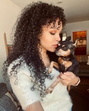 Brook Kerr Instagram - Happy Holidays!! 
Stay positive & safe ✨♥️
Valentina givin’ me puppy love🐕