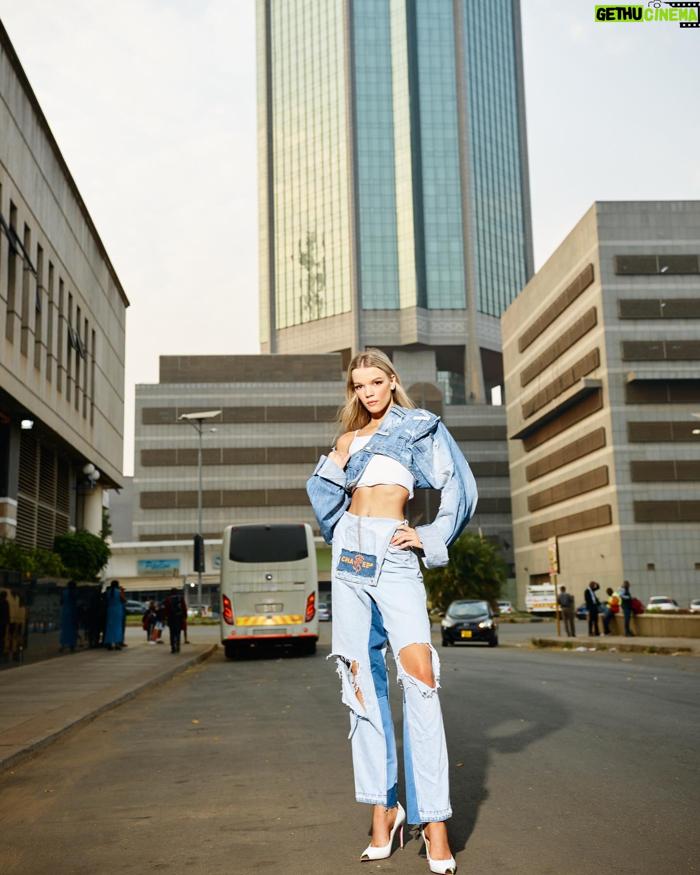 Brooke Bruk-Jackson - 3.1K Likes - H town strolls in my denim daze 🇿🇼💙
By our very own @ric_chasers 👖🔥
👠 @queenofswaggerofficial
#visitzimbabwe