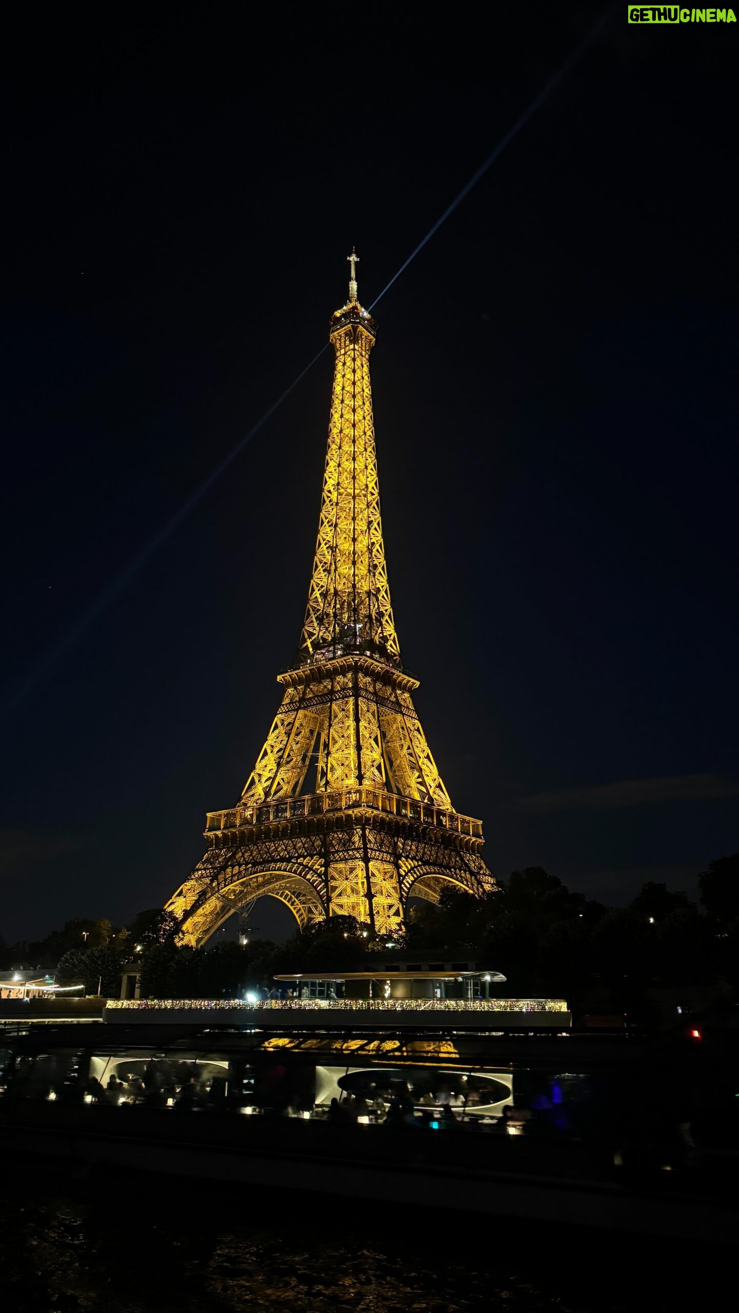 Brooke Bruk-Jackson - 3 Likes - “Bisous” Paris 💋❤️
#paris #france #eiffletower #seineriver #thelouvremuseum