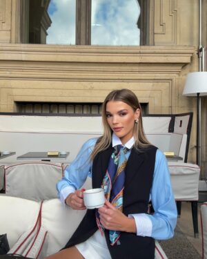 Brooke Bruk-Jackson Instagram - Bonjour Pariii🥐💙

#paris #thelouvremuseum #brookesignaturescent