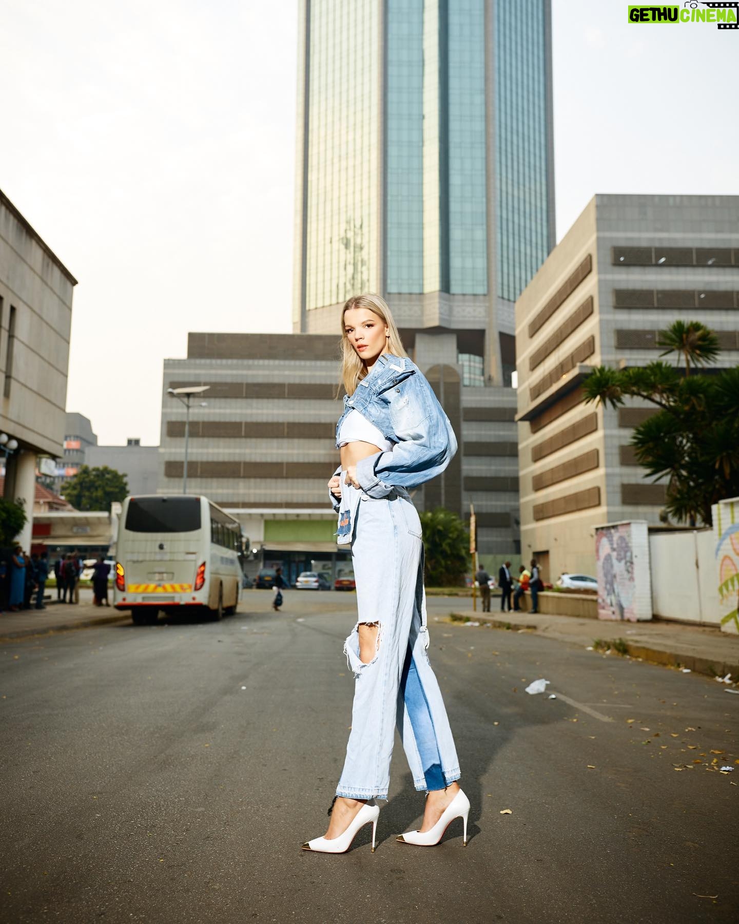 Brooke Bruk-Jackson - 3.1K Likes - H town strolls in my denim daze 🇿🇼💙
By our very own @ric_chasers 👖🔥
👠 @queenofswaggerofficial
#visitzimbabwe