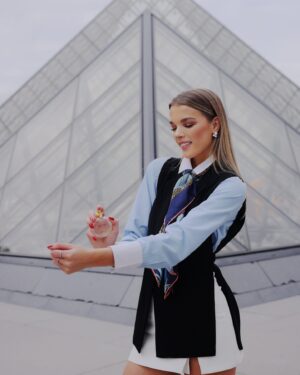 Brooke Bruk-Jackson Instagram - Just me and my signature scent living our best lives 🇫🇷💙

#paris #thelouvremuseum #brookesignaturescent