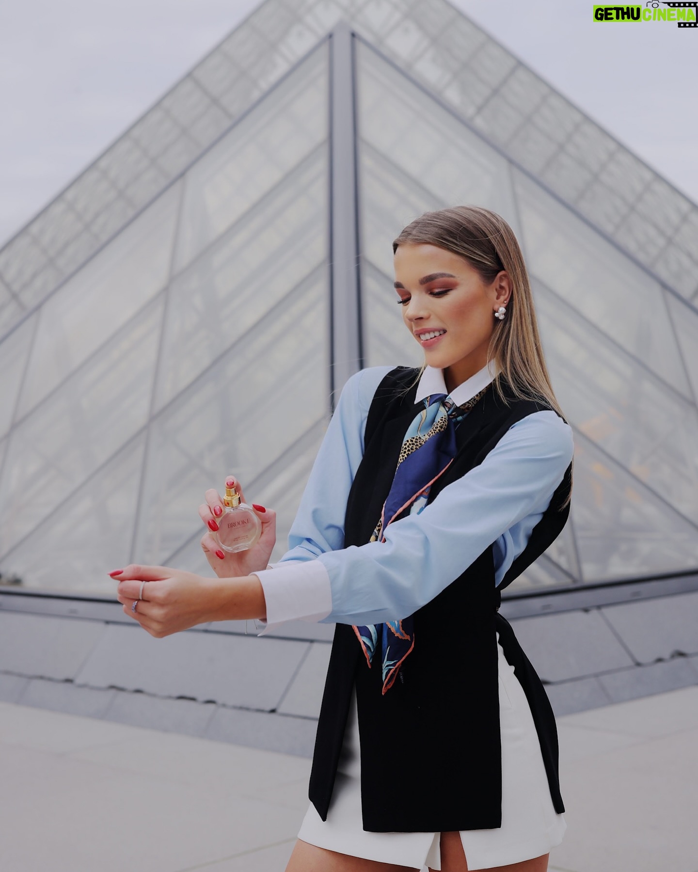 Brooke Bruk-Jackson - 3 Likes - Just me and my signature scent living our best lives 🇫🇷💙
#paris #thelouvremuseum #brookesignaturescent