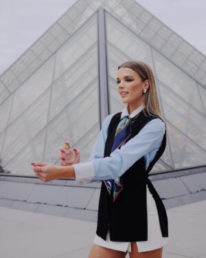 Brooke Bruk-Jackson Instagram - Just me and my signature scent living our best lives 🇫🇷💙

#paris #thelouvremuseum #brookesignaturescent