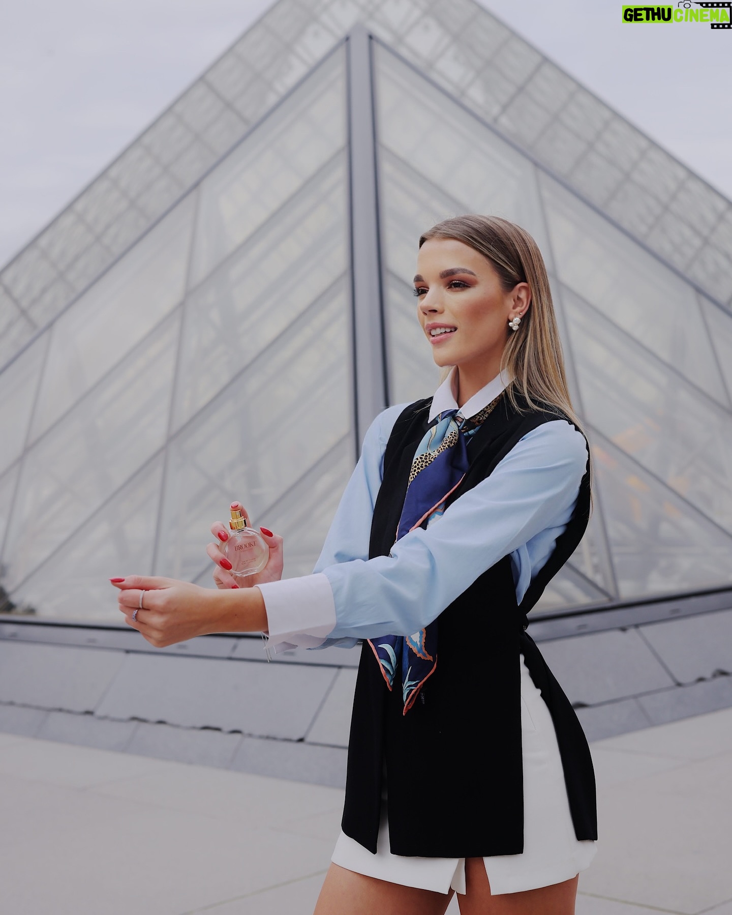 Brooke Bruk-Jackson - 3 Likes - Just me and my signature scent living our best lives 🇫🇷💙
#paris #thelouvremuseum #brookesignaturescent