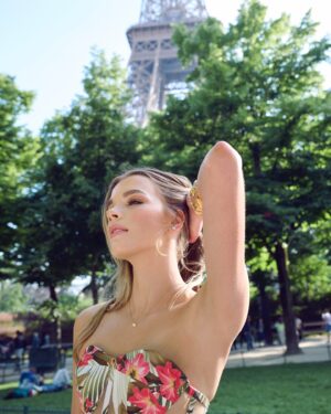 Brooke Bruk-Jackson Instagram - Paris magiccc 🌟 

📸 @stefanrappo 

#paris #france #eiffeltower🗼 #fyp