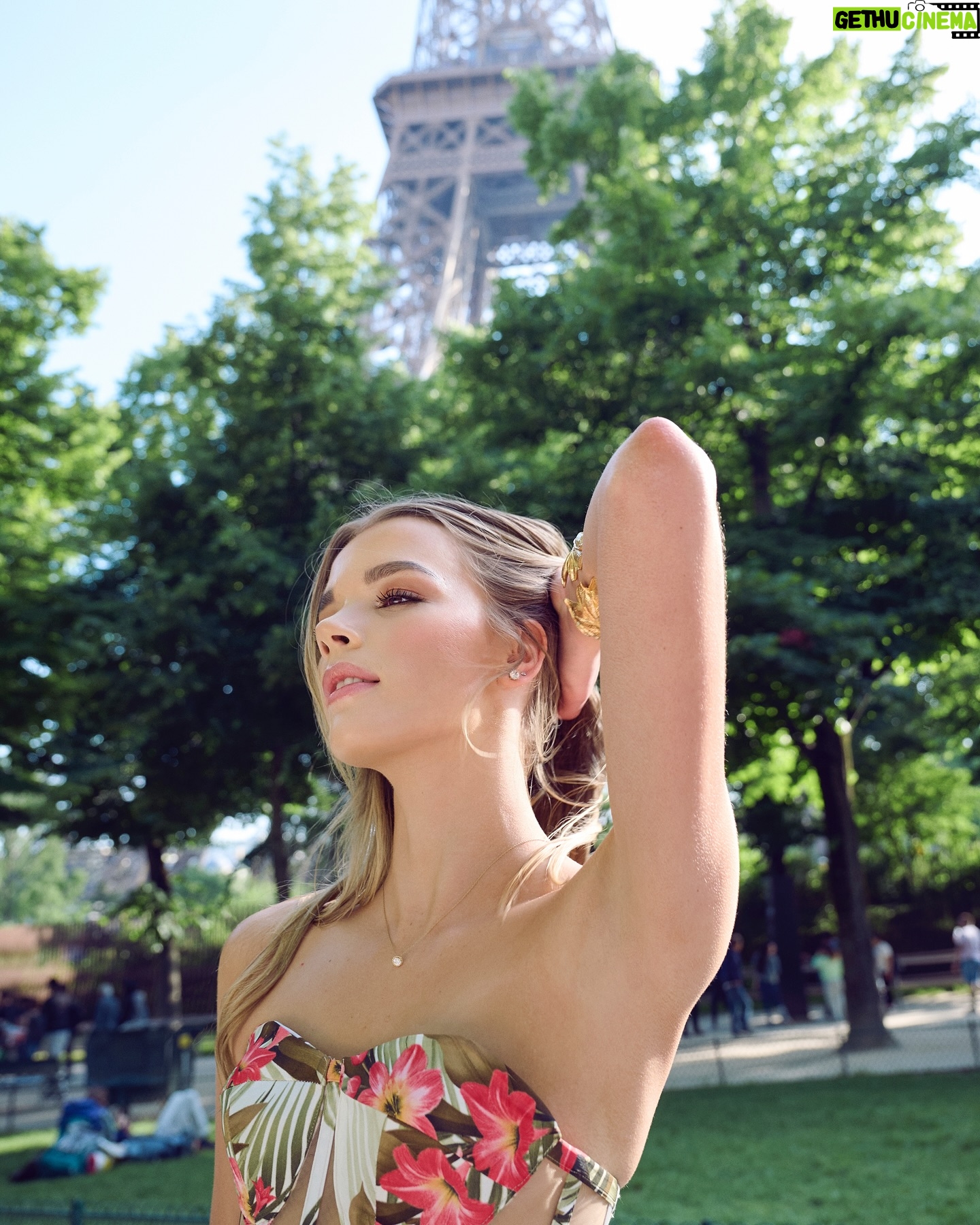 Brooke Bruk-Jackson - 3 Likes - Paris magiccc 🌟
📸 @stefanrappo
#paris #france #eiffeltower🗼 #fyp