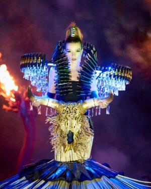 Brooke Bruk-Jackson Instagram - Tradition and Modernity

As we celebrate Africa Day, let us take this moment to consciously appreciate this piece that embodies the amalgamation of traditional African culture and modern Western elements. The merging of these two worlds creates a unique and captivating aesthetic, symbolizing the blending of past and present, tradition and modernity.

The chandelier shoulder piece together with the crystals on the cow head skull represent the glamour and innovation of Western culture, while the hut-thatched dress, iron spears, cow head skull and African war shields pay homage to Africa’s rich cultural heritage.

The use of traditional African materials, assorted with futuristic elements, celebrates the evolution of African culture and its ability to adapt and thrive in the modern world.

This Afrofuturist costume embodies the spirit of innovation and cultural fusion, honoring the legacy of African heritage while embracing the possibilities of the future. It is a testament to the spirited and ever-changing nature of African culture, pushing boundaries and redefining the fashion landscape.

In frame:- @brooke_brukjackson 
Photography :- @myownphotography.zim 
Make Up:- @realtouchzw 
Assistant Designer:- @hanzu_263 
Stylist:- @trixiedee11 

#africaday #zimbabwe #modernart #modernity #africa #fashioninafrica #fashion #runway #fashionmodel #africaday2024 #metgala #highendfashion #designer #avantgarde #avantgardemakeup #avantegardefashion