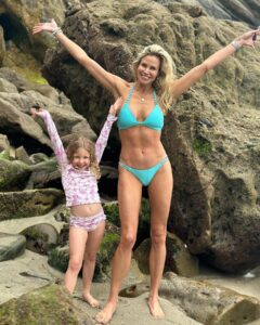 Actress Brooke Burns HD Instagram Photos and Wallpapers June 2023