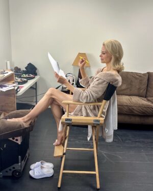 Brooke Burns Instagram - I love my job ✨🩷💛
@gameshownetwork