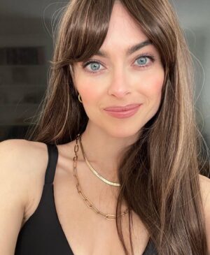 Brooke Lyons Instagram - she’s a shapeshifter 🌀