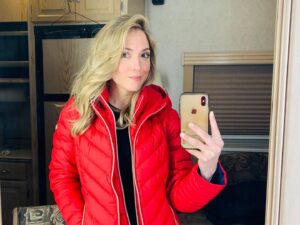 Brooke Nevin Instagram - This is past on-set selfie me hoping that future you’s will tune into #CrashingThroughTheSnow premiering this Sat, July 10th @ 9pm/8c on @hallmarkchannel!

It’s got winter activities galore! Some impressive 
pratfall stylings by the amazing @theamyacker, helicopter piloting by the oh-so charming @thewarrenchristie, spit-take-through-your-nose-worthy wisecracking by the adorkable @mrkristianbruun and many befuddled attempts to perfect Christmas by yours truly.

Not to mention the two gals I had the most fun on set with eating too much prop candy @mylavolk and @summerhhowell 

#ChristmasInJuly #winningchristmas #butitsnotacompetition #blendedfamily #aspen #matchingpjs #hallmarkchristmasmovies