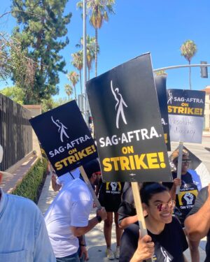 Brooke Smith Instagram - Today on the picket line at Warner Brothers. Always better with friends ❤️ @romyrosemont   @fredmolina9953 
#sagaftrastrong @sagaftra #wgastrong @wgawest