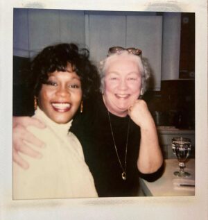 Brooke Smith Instagram - My Mom loved Whitney   was her publicist until she married Bobby Brown   wouldn’t get help for her drug problems. ❤️#whitneyhouston