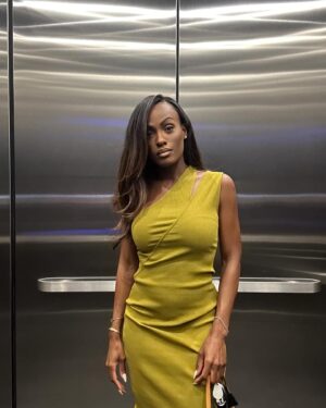 Brooke Thomas Instagram - #OOTD dump, elevator edition as always ;)

#photodump #outfitinspo