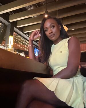 Brooke Thomas Instagram - 💛

Dress: @zara