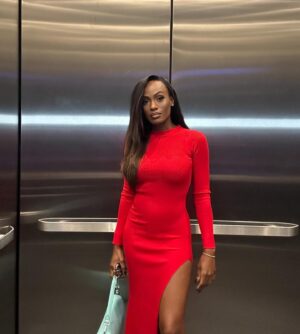 Brooke Thomas Instagram - More in this dress, bc why not?! 💁🏾‍♀️
#ootd

Dress: Missguided f/ @Nordstrom (that’s how long ago I bought this #iykyk)