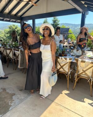 Brooke Thomas Instagram - Oh hi, Ojai! ;) sunshine, eating good, laughing with friends (singing off key with friends too— see the last slide for that😂) a Black owned winery, remembering grandma’s lessons for the BEST skincare, DJ Nina Snow on the aux and @luckygirlrose! What else do you need?!