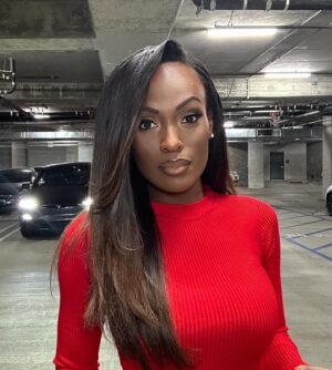 Brooke Thomas Instagram - More in this dress, bc why not?! 💁🏾‍♀️
#ootd

Dress: Missguided f/ @Nordstrom (that’s how long ago I bought this #iykyk)