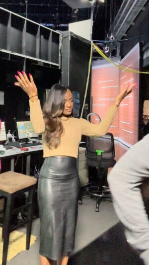 Brooke Thomas Instagram - A little behind the scenes chaos… I didn’t love the way this sweater fit, so— binder clip to the rescue. 

Also, if it looks like @soumada_weather, @mattpaolasso and I are having three different conversations it’s because we are having three different conversations 😂😂