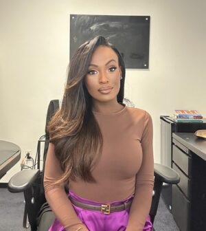 Brooke Thomas Instagram - 🤎🤎The level of wrinkle on these pants is shameful! (I swear they were steamed before work— Lula Pearl taught me better than that!)