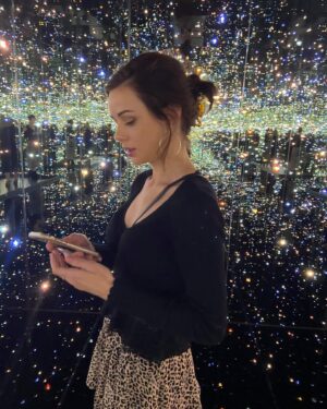 Brooke Williams Instagram - ‘Every single second a star explodes somewhere in our universe. They explode in our own galaxy every 100 years. These explosions (supernovae) can get as bright as a galaxy and form some of the most exotic stuff in our universe, neutron stars and black holes. Sometimes a star explodes as a supernova and the shock wave from the explosion flings out nearby stars forcing them to zip along the universe at speeds as high as 1000-2500km a second. These specific velocities come from a specific type of star dubbed ‘hyper velocity star’. ‘ - Sarafina Nance via Twitter. ✨✨✨✨✨✨✨✨✨✨✨✨✨✨✨✨✨✨✨✨✨✨✨✨ Isn’t that all just GLORIOUS?!! Magic everywhere ✨ #supernova #infinityroom #thebroad #yayoikusama #thesoulsofmillionsoflightyearsaway ✨✨✨🙌🏽✨