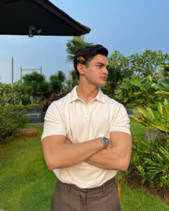 Actor Bruce Roeland HD Instagram Photos and Wallpapers January 2024