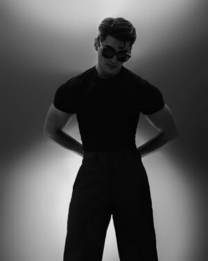 Bruce Roeland Instagram - off guard but on point.

photo: @dookieducay 
styling: @thequilangmiguel 
suit designer: @_vinorias 
mu: @angelinedelacruz_ 
studio: @adastrastudio.ph