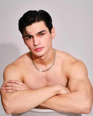 Bruce Roeland Instagram - bday boy 

raw photo: @dookieducay 
styling: @thequilangmiguel 
mu: @angelinedelacruz_ 
studio: @adastrastudio.ph