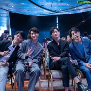 Bruce Sirikorn Kananuruk Instagram - ไอคนกลางมันร้ายนะหัวหน้า🤣 #นับสิบจะจูบ #lovelywritertheseries