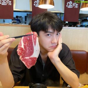 Bruce Sirikorn Kananuruk Instagram - Aoey eats Shabu🤣