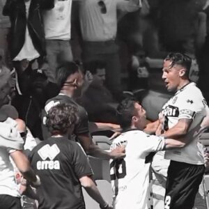 Bruno Alves Instagram - 🔙 Goal of the Day

20 Aprile 2019, Bruno Alves: la punizione descrivetela voi 🤗

#ParmaTimeMachine #ForzaParma