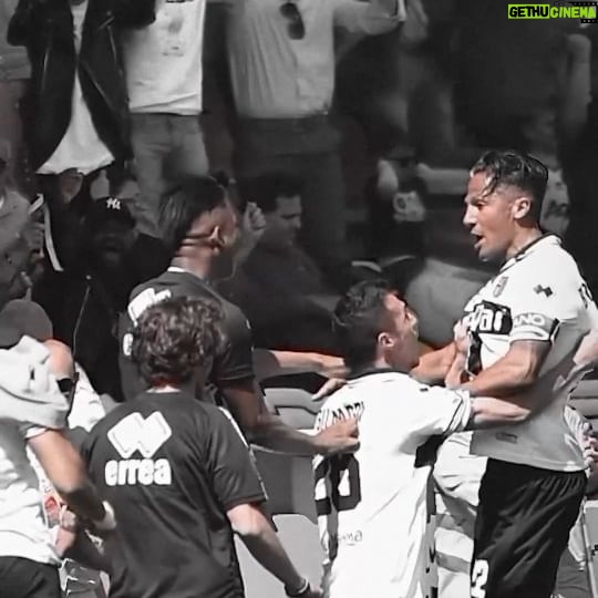 Bruno Alves - 6.5K Likes - 🔙 Goal of the Day
20 Aprile 2019, Bruno Alves: la punizione descrivetela voi 🤗
#ParmaTimeMachine #ForzaParma