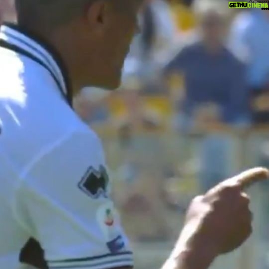 Bruno Alves - 5.2K Likes - 🔙 Gᴏᴀʟ ᴏғ ᴛʜᴇ ᴅᴀʏ
20 aprile 2019, Bruno Alves e il concetto di precisione spiegato bene 📐
#ParmaTimeMachine