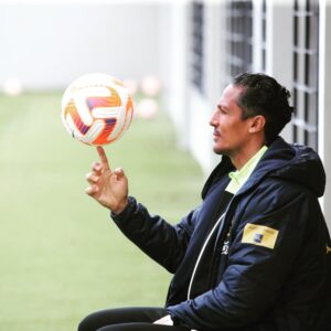 Bruno Alves Instagram - the ball spins , the world spins , football spins , life spins be ready for the turns of life and the turns of life will be good for you !be brave have courage trust your instinct .