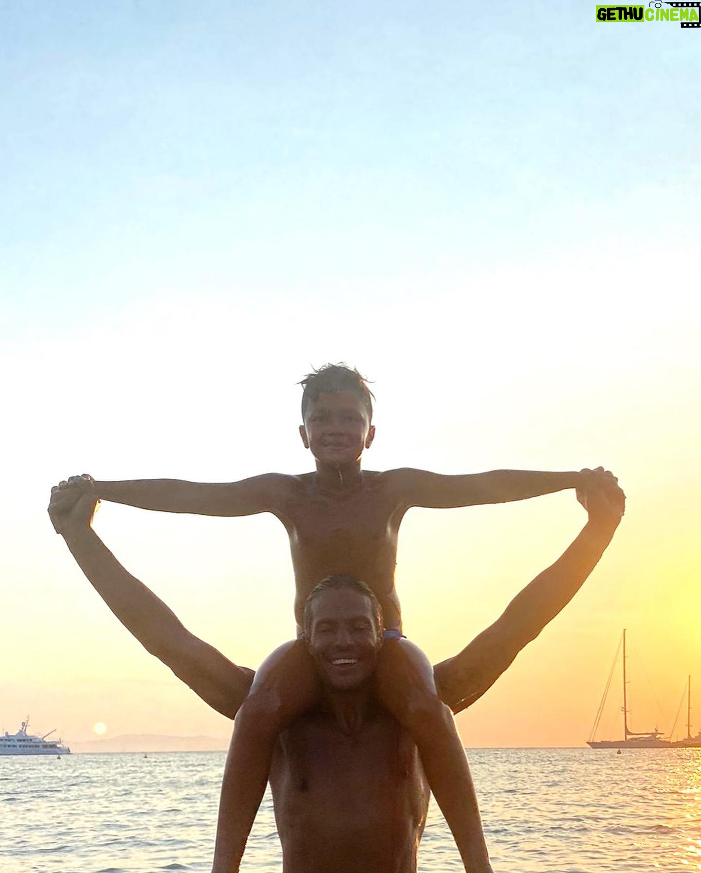 Bruno Alves - 4.7K Likes - Feliz aniversário meu querido filho , eu amo te ! Cresças com saúde e felicidade sejas um homem bom e forte com valores ,respeito e honra . Estou sempre contigo ❤️🙏💫